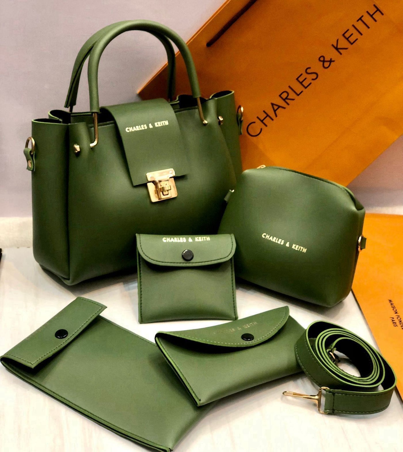 CHARLES & KEITH